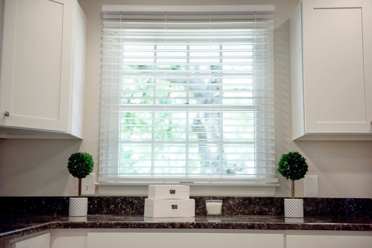 Cordless Faux Wood Room Darkening Blinds T70056