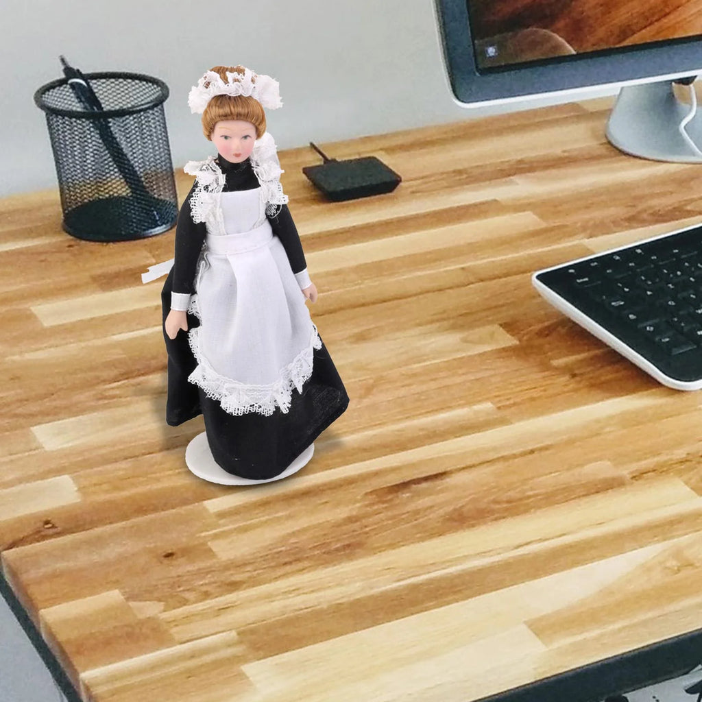 1:12 Scale Porcelain Maid Dollhouse Miniature K8624