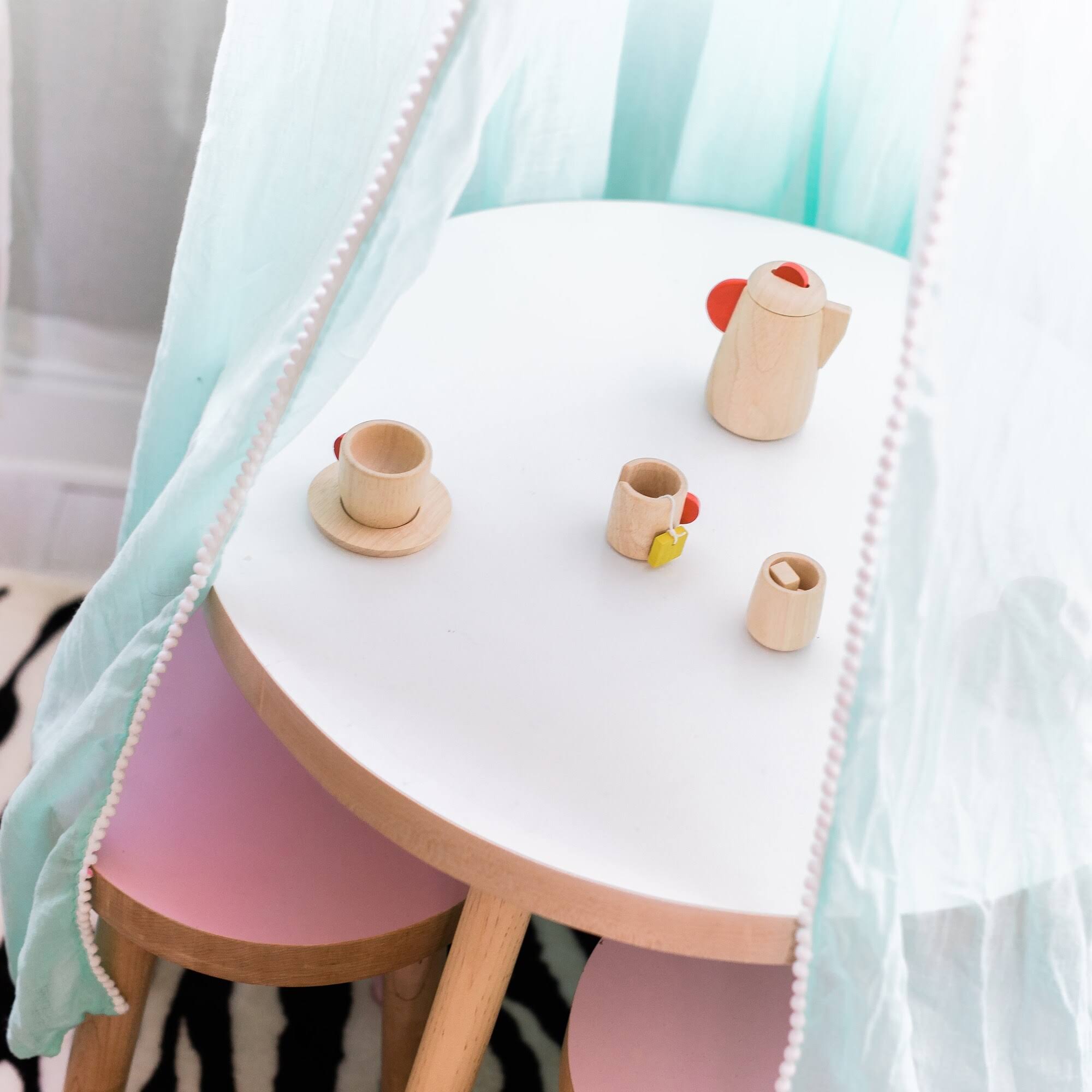 Round Kids Table Walnut White 30x22 U48859
