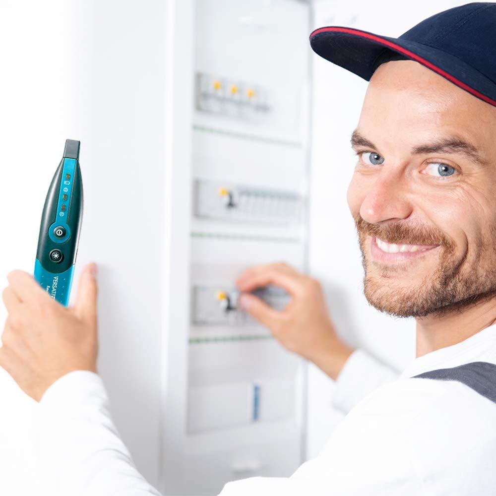 Circuit Breaker Finder with Flashlight L8130
