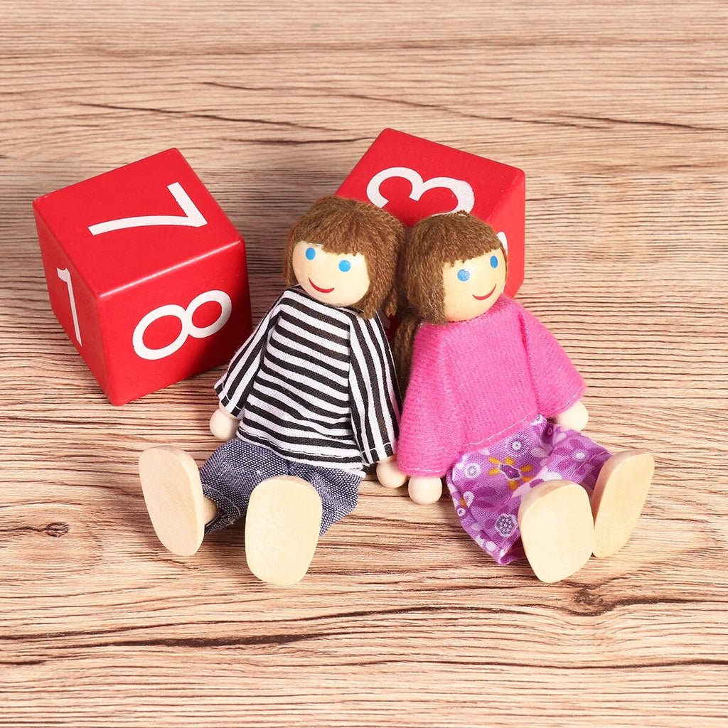 Wooden Dolls Playset Set of 7 People A3862