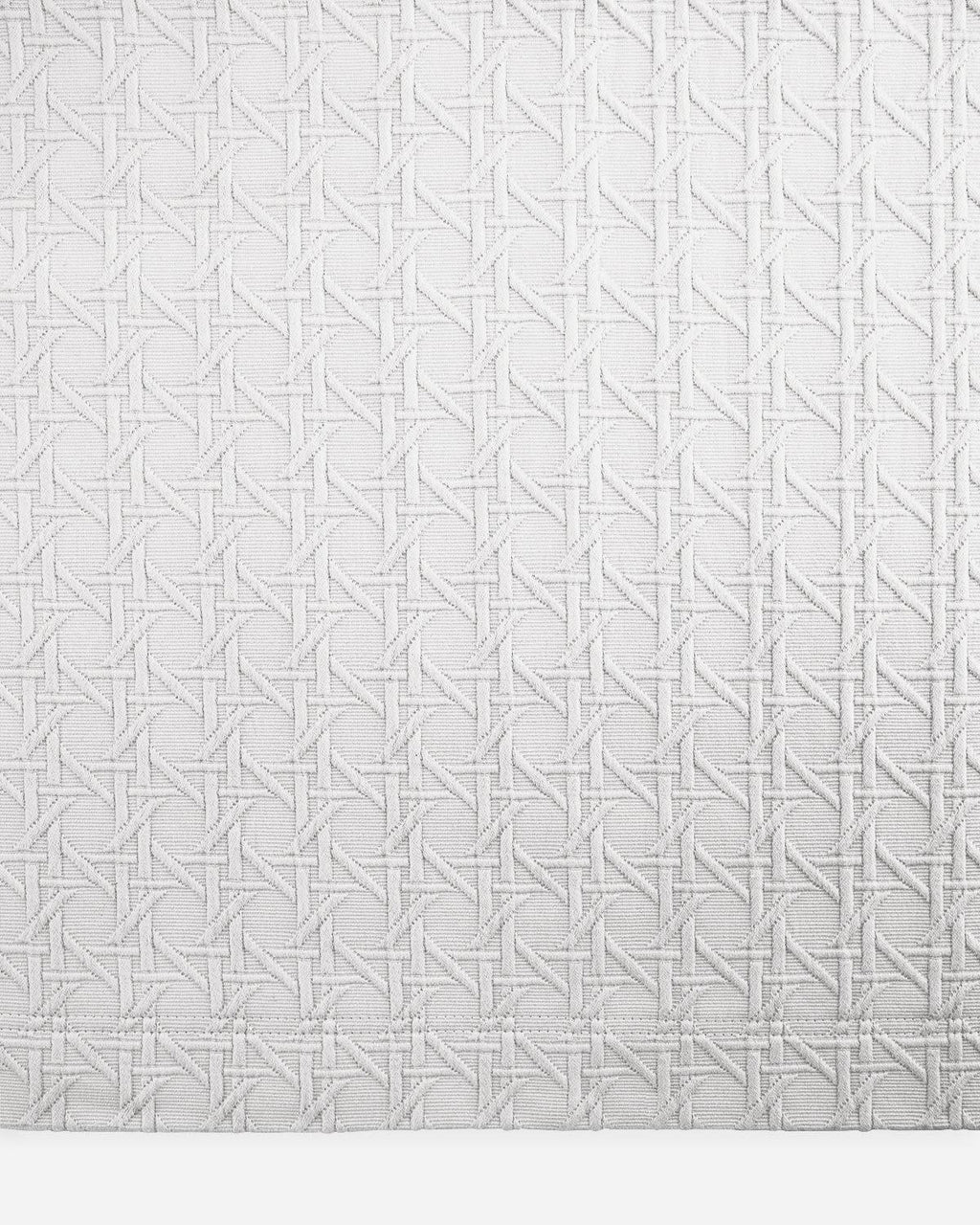 White Full-Queen Matelasse Coverlet P7663