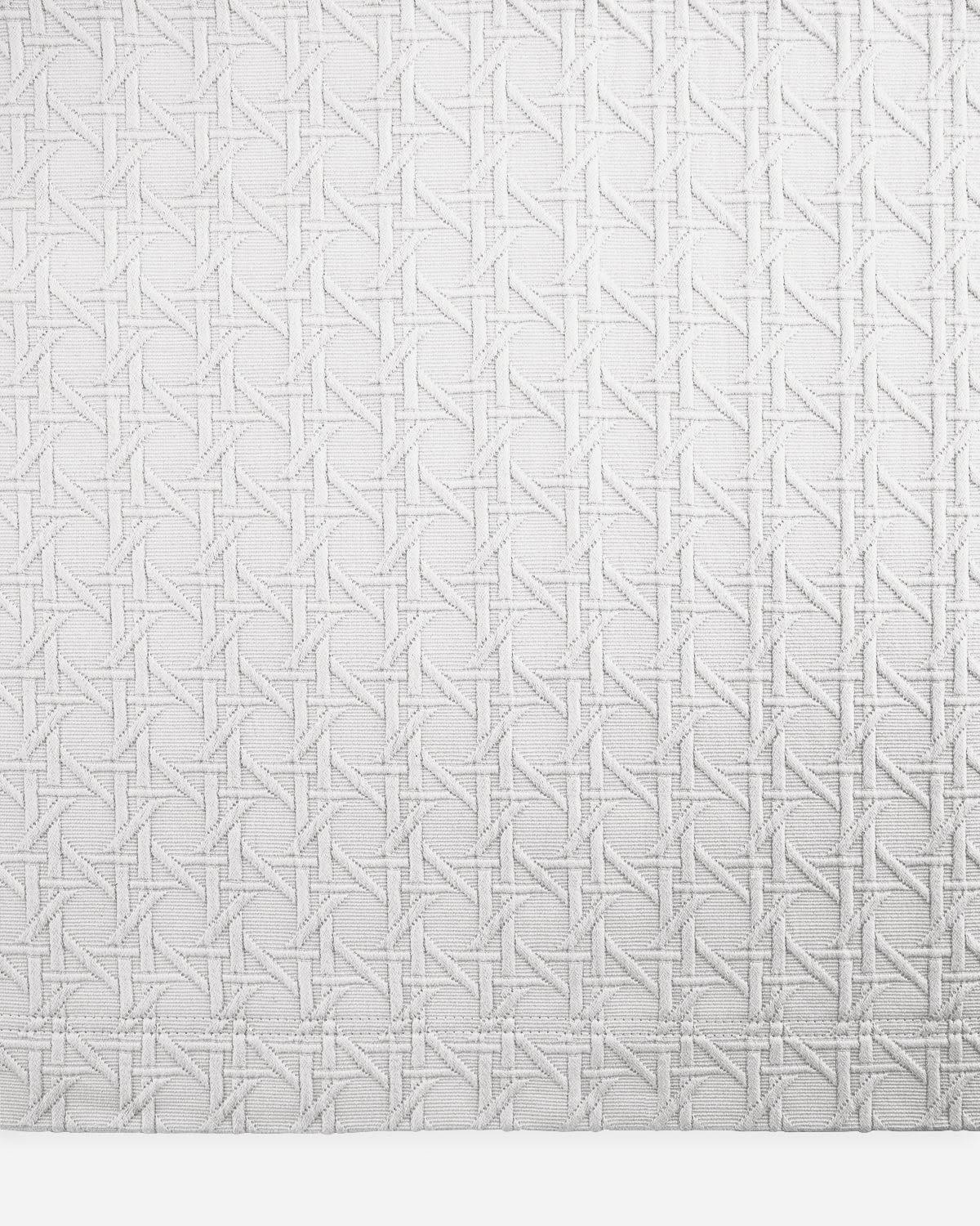 White Full-Queen Matelasse Coverlet P7663