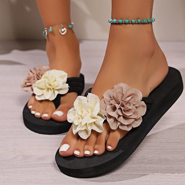 Women's Platform Flower Flip Flops - Chunky Thong Sandals with 3D Fabric Flowers & Ankle Chain