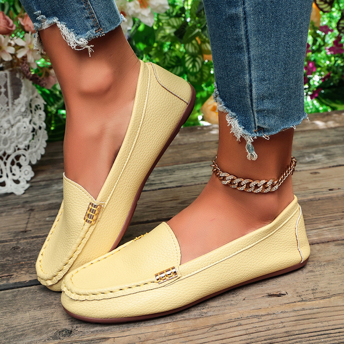 Classic Leather Loafers for Women – Comfortable Slip-On Flats with Gold Buckle Detail