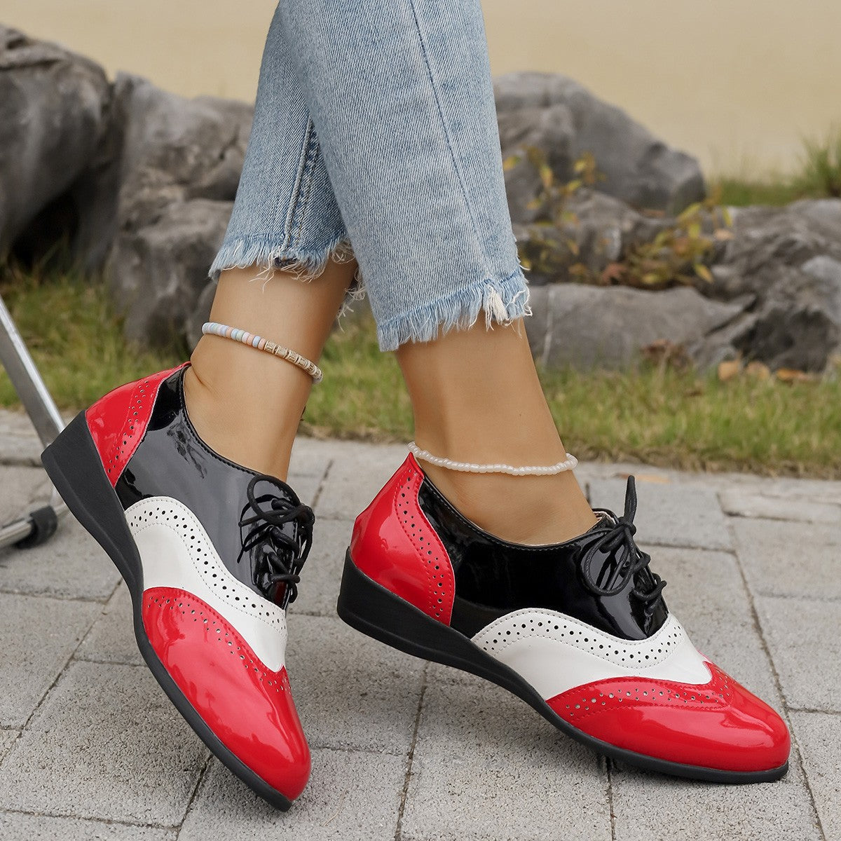 Women's Two-Tone Brogue Oxford Shoes – Classic Lace-Up Wingtip Low Wedge Loafers