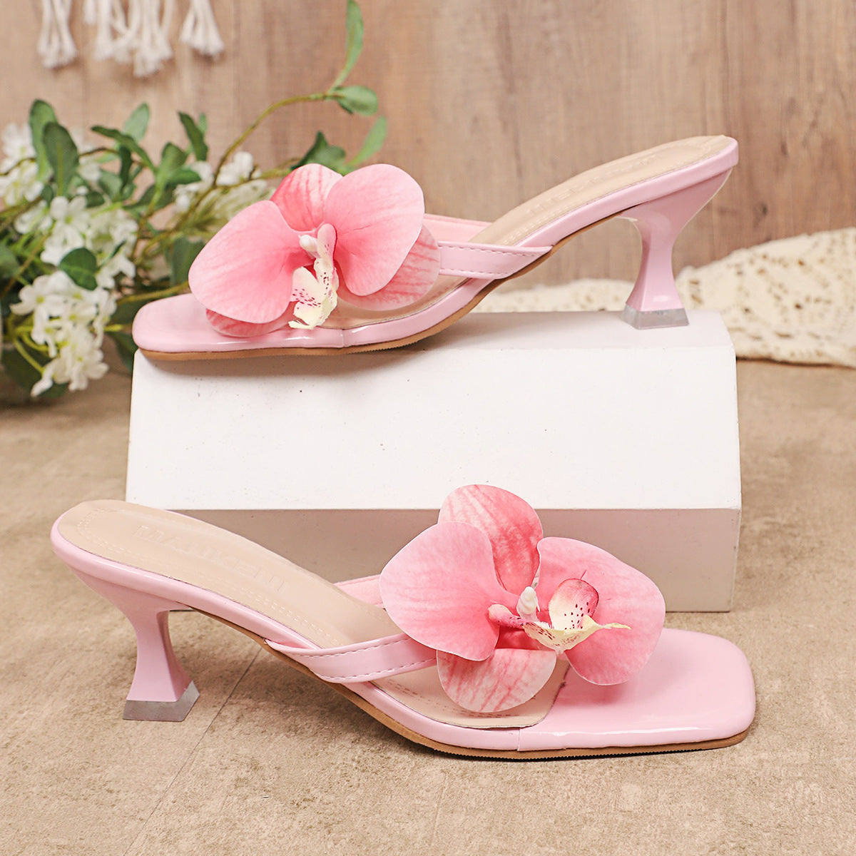 Stylish Kitten Heel Thong Sandals with Orchid Flower – 5.5cm Low Heel Summer Shoes