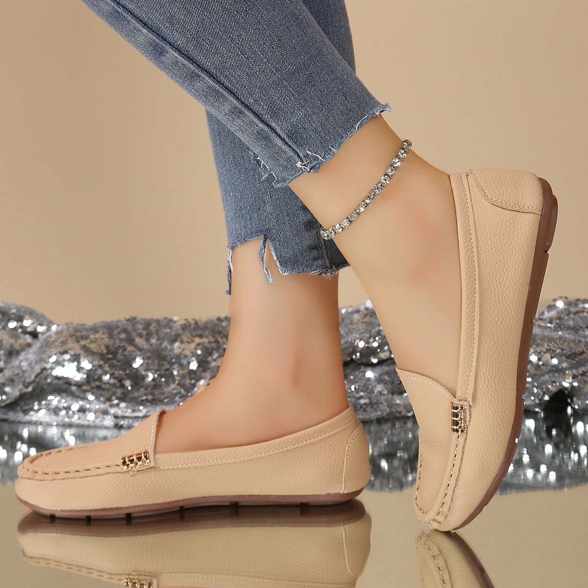 Classic Leather Loafers for Women – Comfortable Slip-On Flats with Gold Buckle Detail