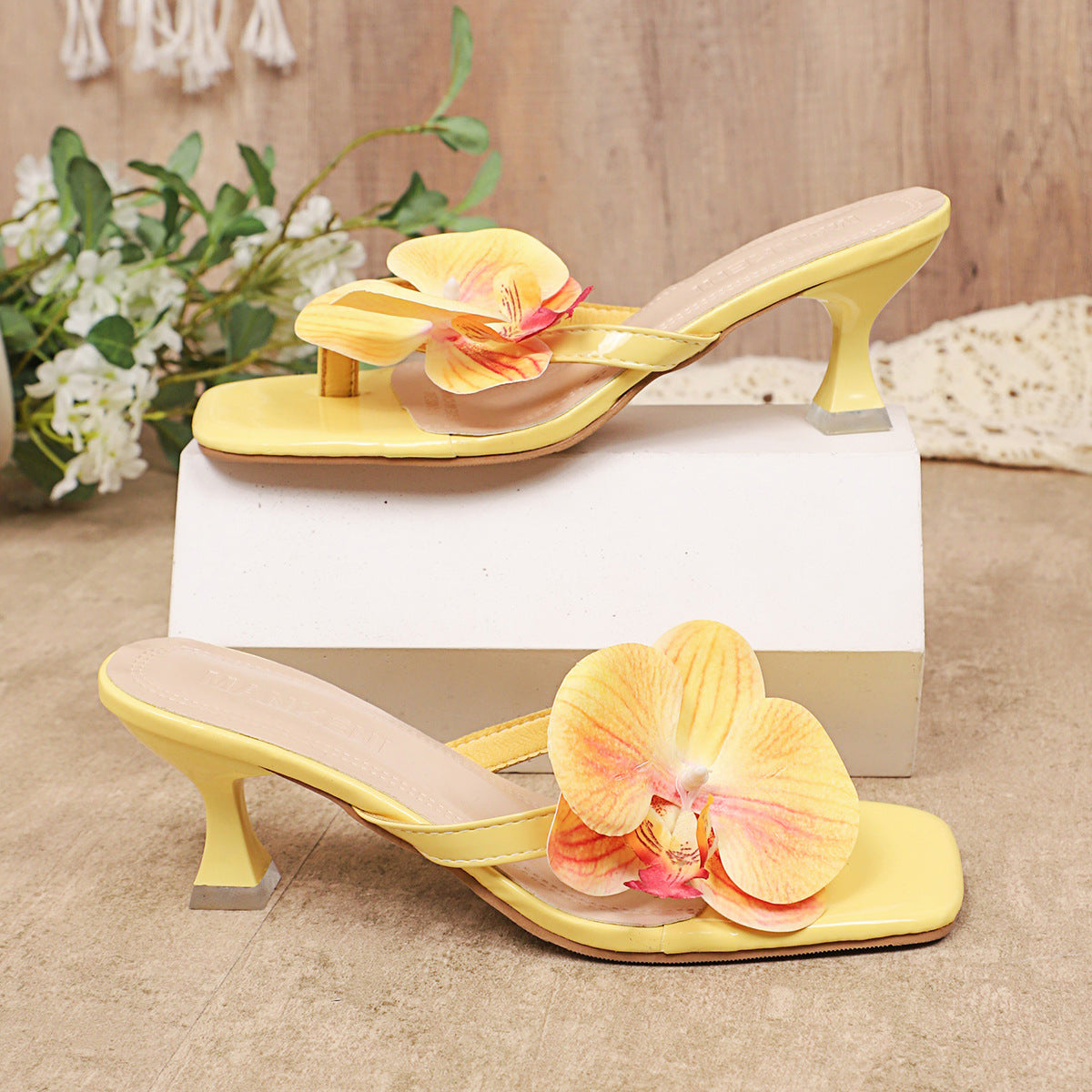 Stylish Kitten Heel Thong Sandals with Orchid Flower – 5.5cm Low Heel Summer Shoes