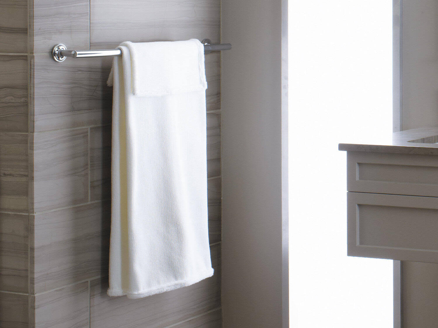 Vibrant Rose Gold Towel Bar U324185