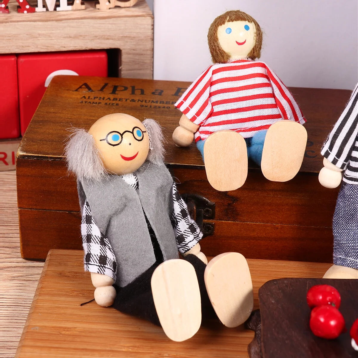 Wooden Dolls Playset Set of 7 People A3862