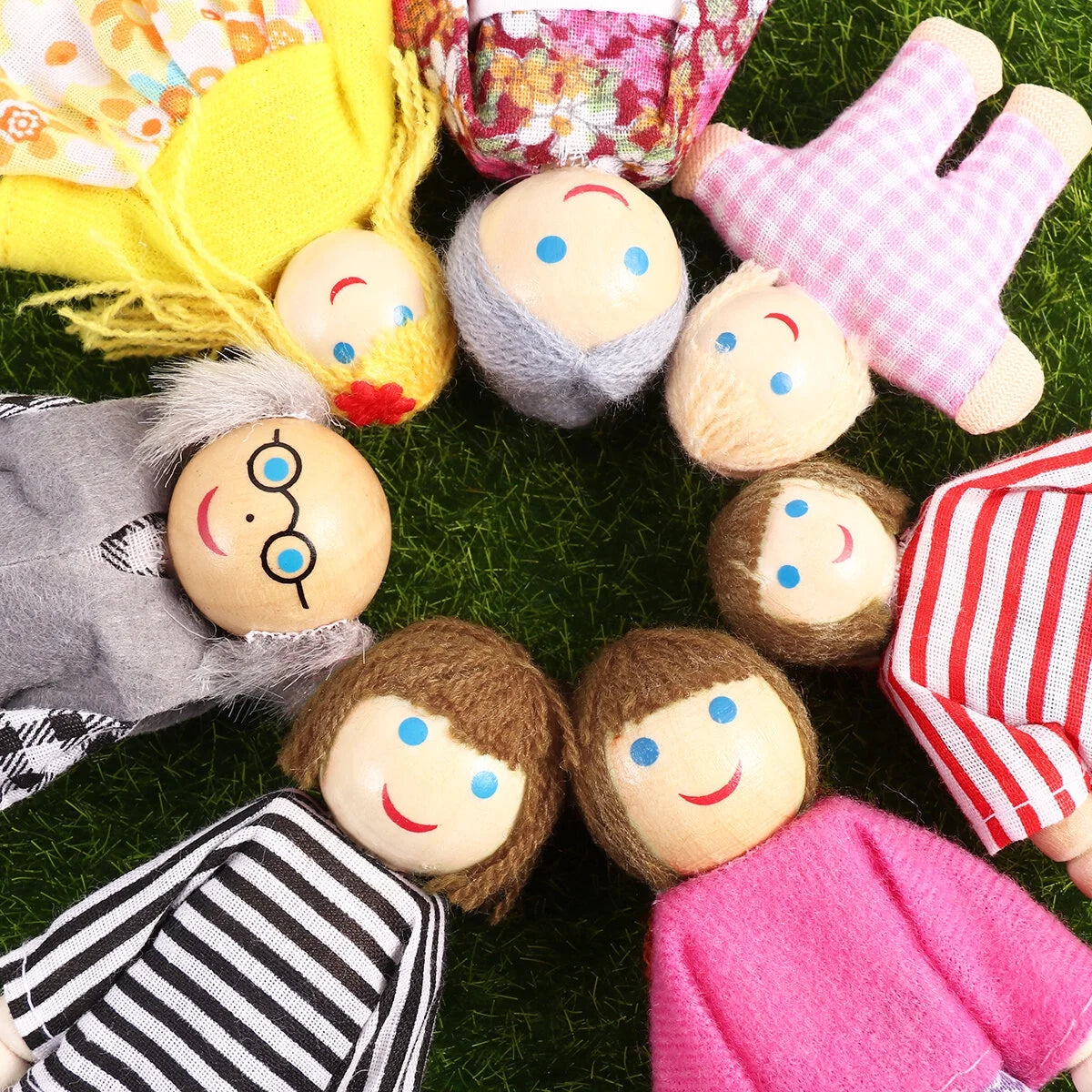 Wooden Dolls Playset Set of 7 People A3862