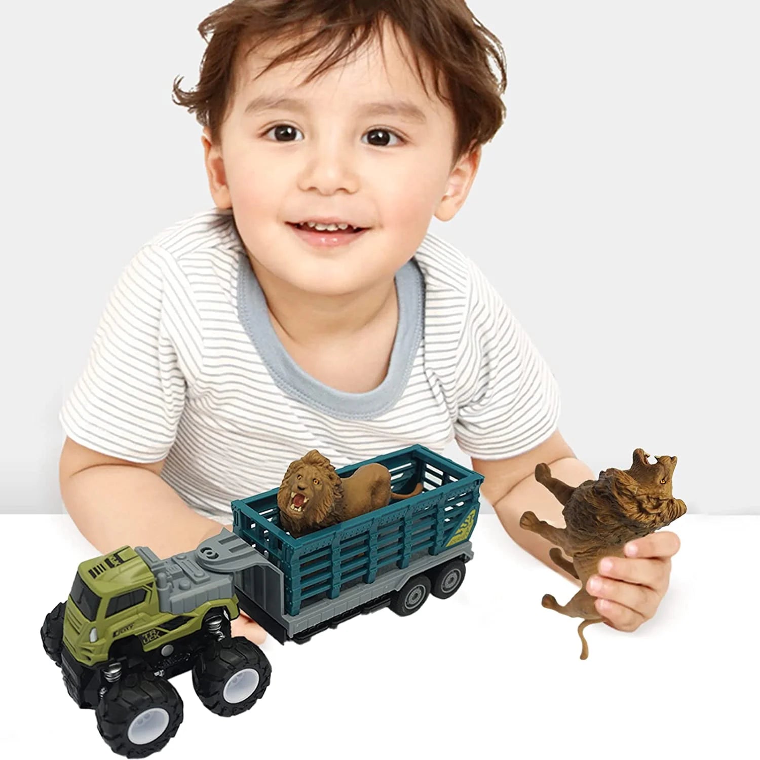 Friction Powered Toy Cars Animal Transporter with Lion Figurine A2950
