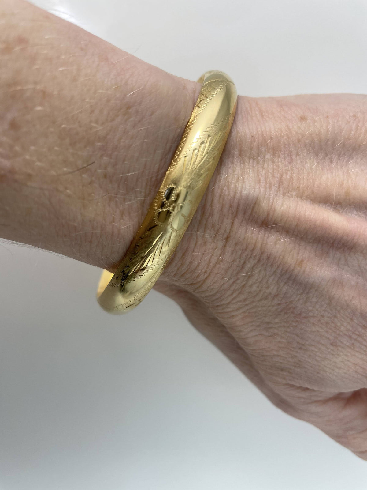 14K Yellow Gold Floral Engraved Hinged Bangle P2011